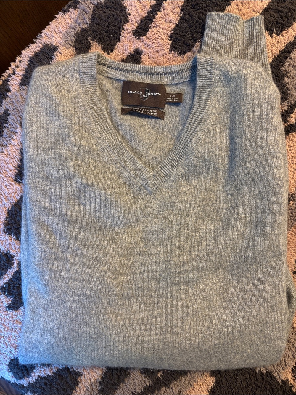 Eddie Bauer Men's Light Gray V-Neck Sweater